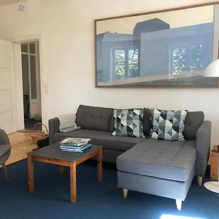 Kuenstlerhaus 尼布尔