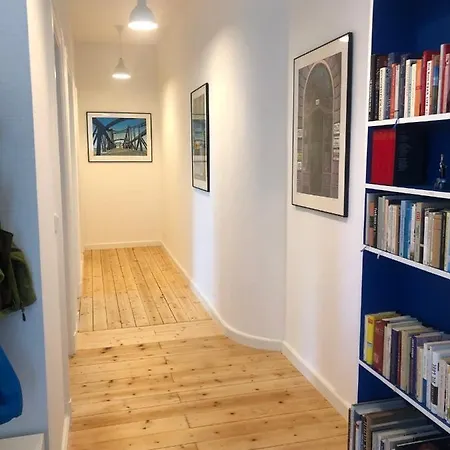 Kuenstlerhaus 尼布尔