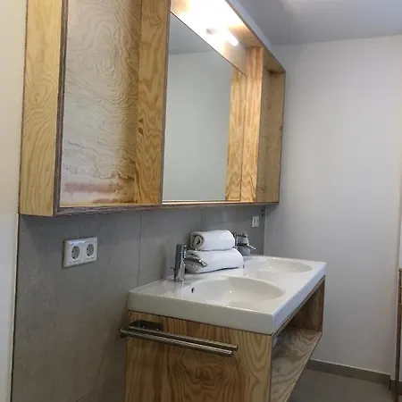 Kuenstlerhaus 公寓 *