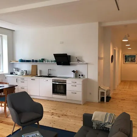 Apartment Kuenstlerhaus Niebull