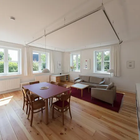 Kuenstlerhaus * 尼布尔